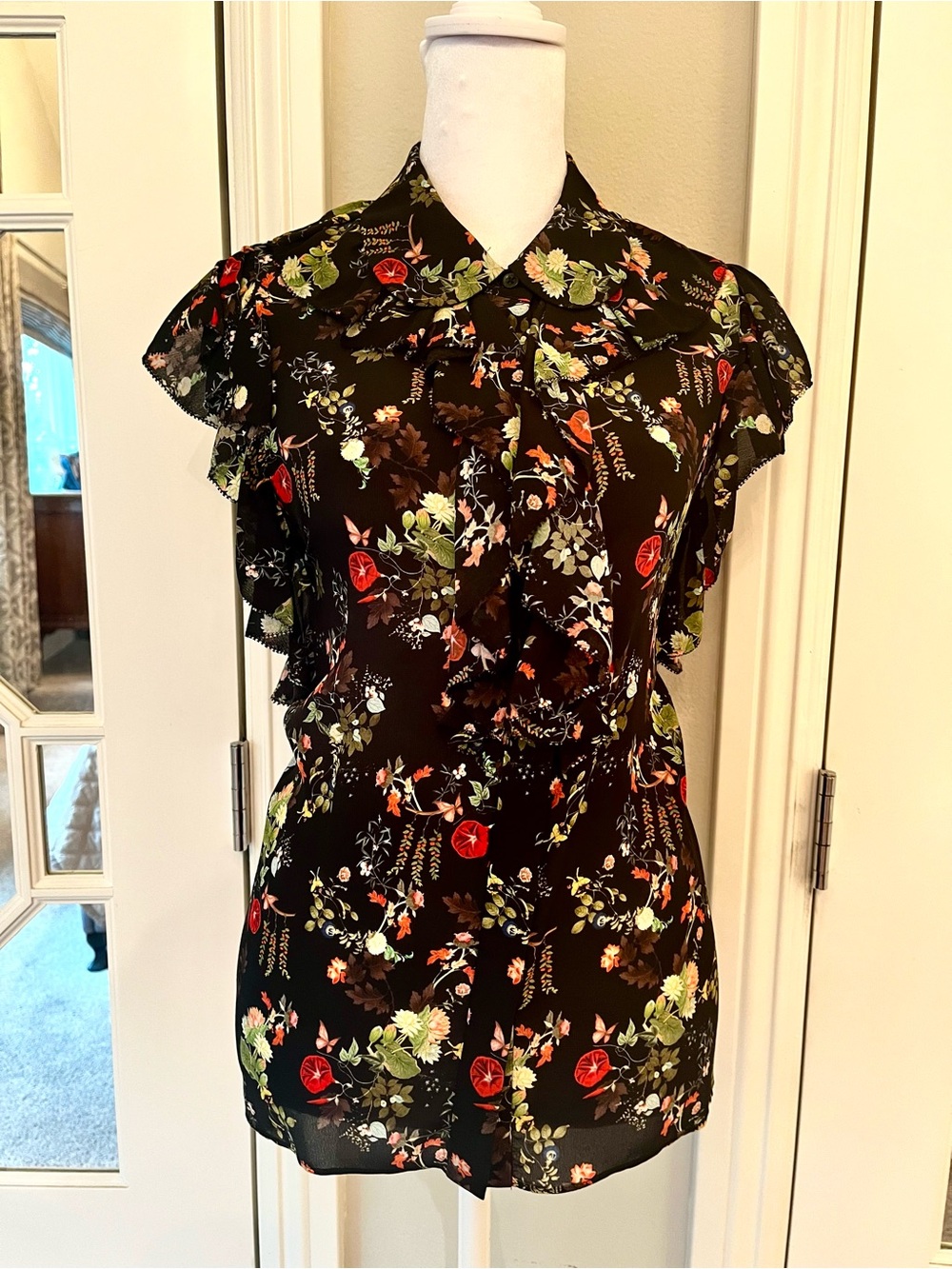 Alice + Olivia Twisting Vines Floral Ruffle Front Flutter Sleeve Sz M MSRP $295